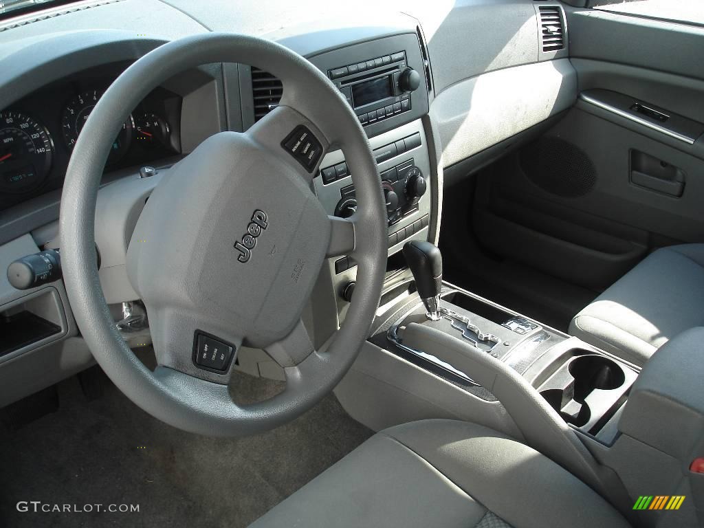 2006 Grand Cherokee Laredo 4x4 - Bright Silver Metallic / Medium Slate Gray photo #7