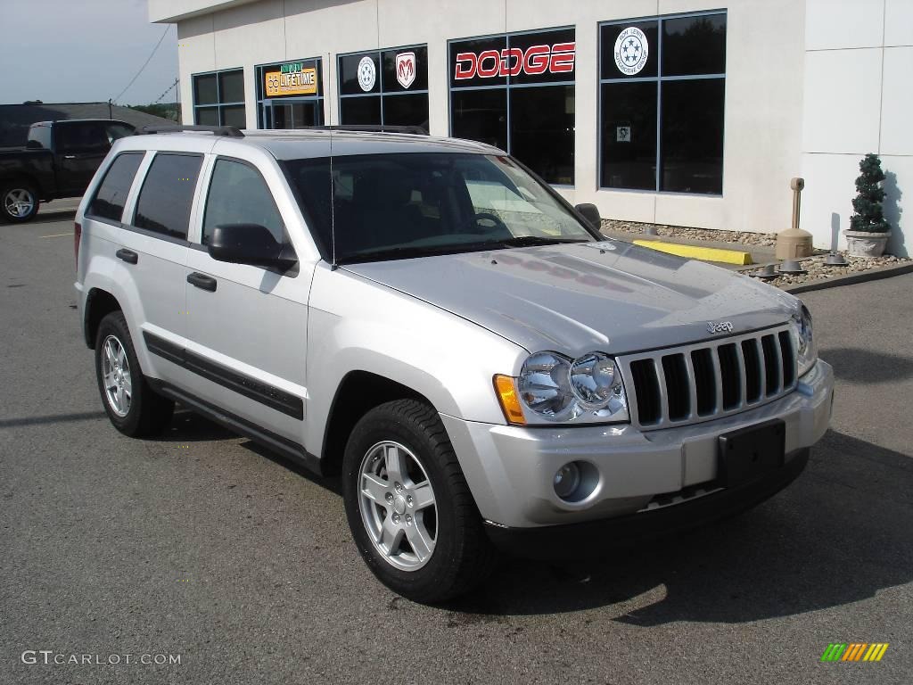 2006 Grand Cherokee Laredo 4x4 - Bright Silver Metallic / Medium Slate Gray photo #18