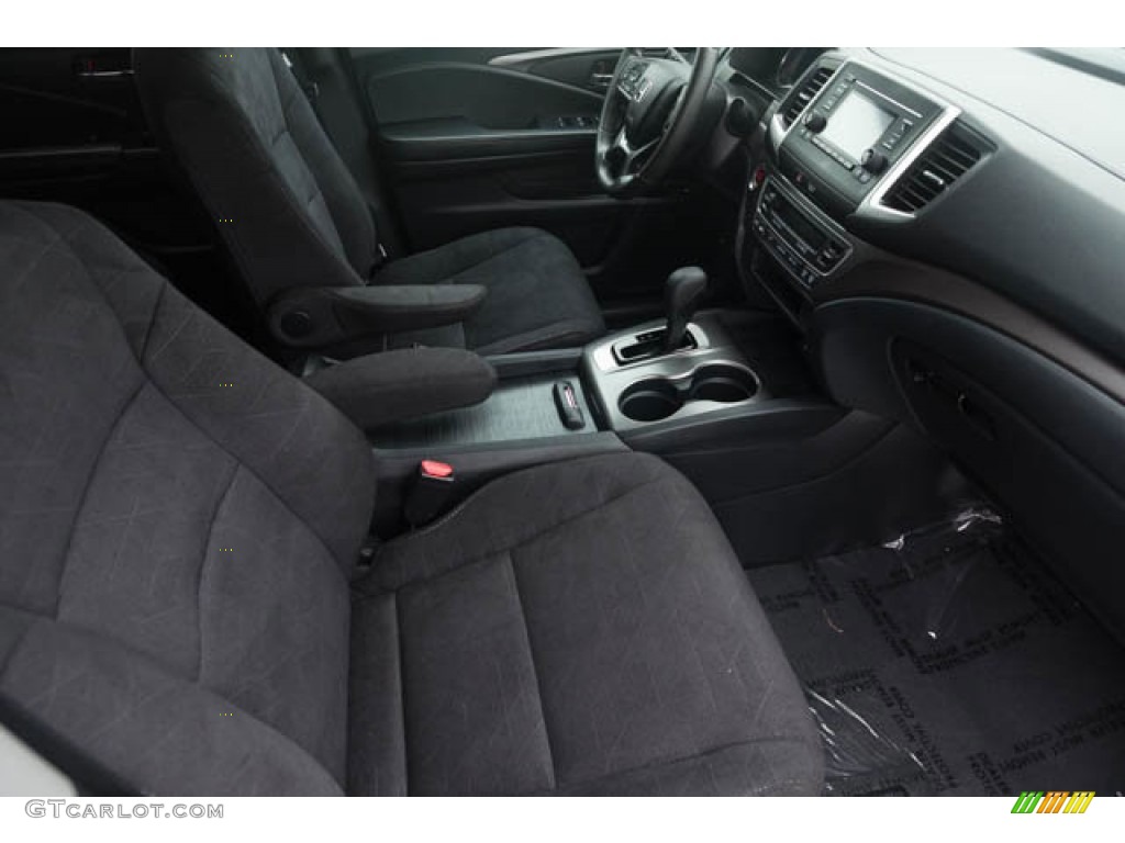 2020 Honda Pilot LX Front Seat Photo #146175582