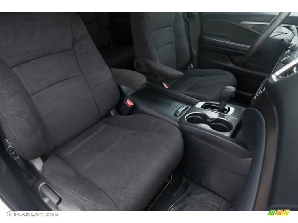 2020 Honda Pilot LX Front Seat Photo #146175606