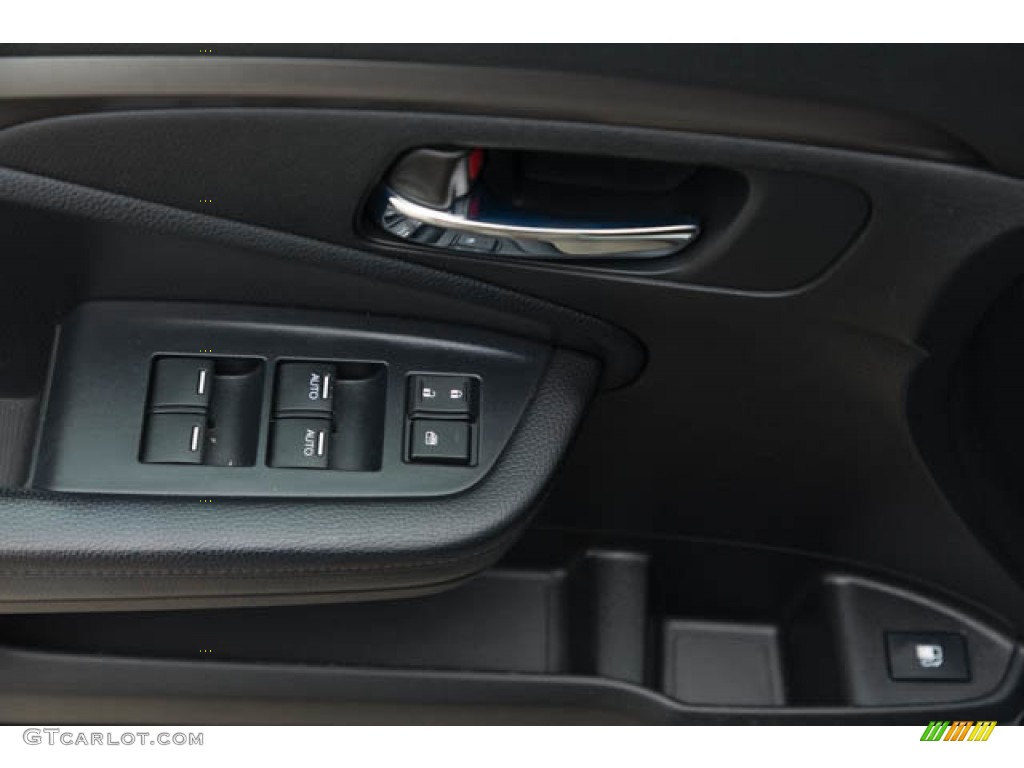 2020 Honda Pilot LX Black Door Panel Photo #146175711