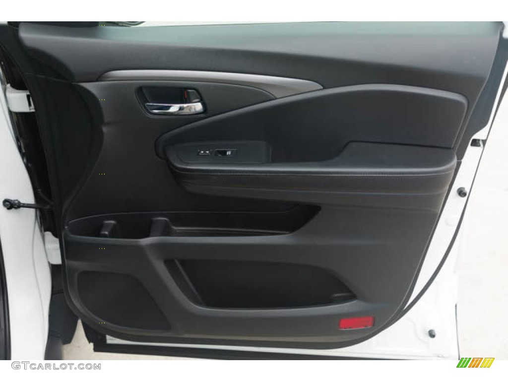 2020 Honda Pilot LX Door Panel Photos
