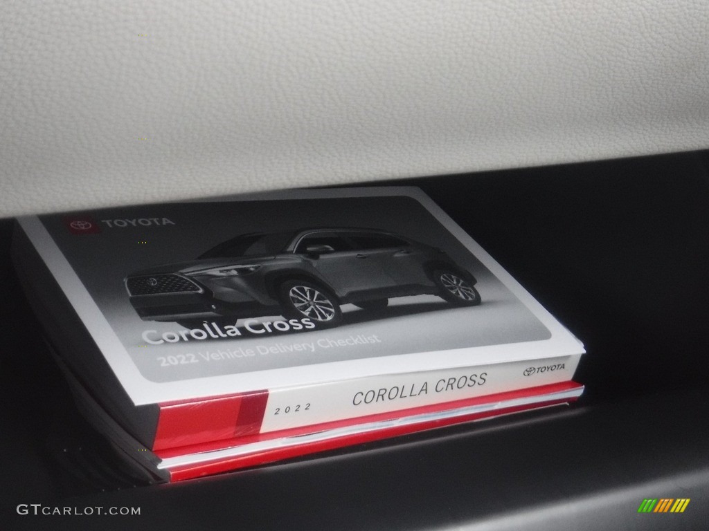 2022 Toyota Corolla Cross LE AWD Books/Manuals Photo #146176199