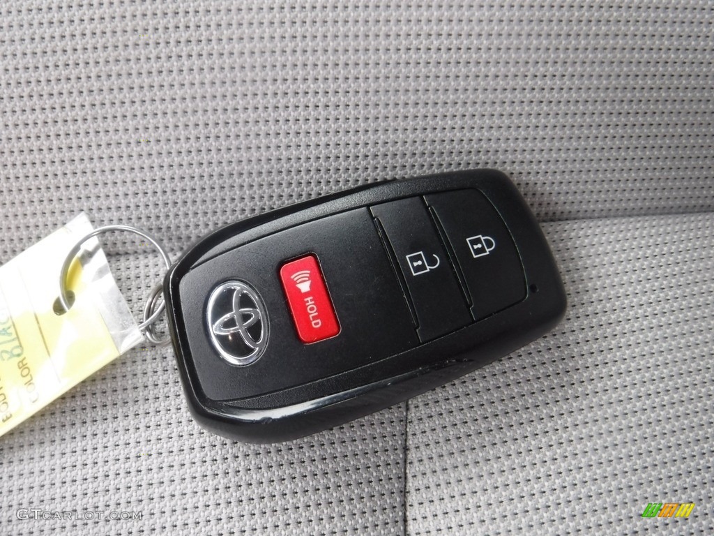 2022 Toyota Corolla Cross LE AWD Keys Photos
