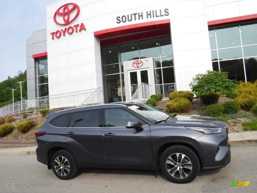 2021 Highlander XLE AWD - Magnetic Gray Metallic / Black photo #2