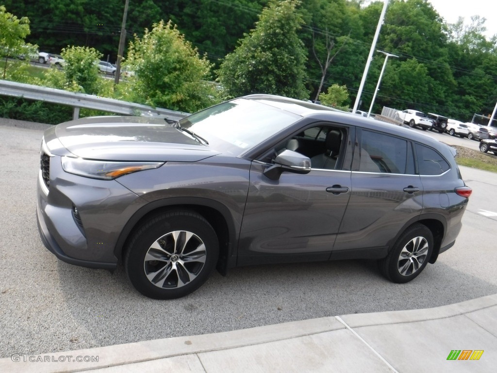 2021 Highlander XLE AWD - Magnetic Gray Metallic / Black photo #16