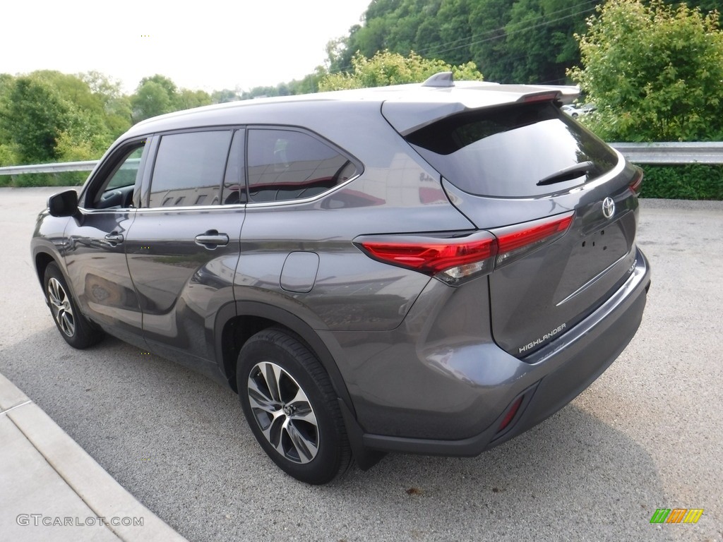 2021 Highlander XLE AWD - Magnetic Gray Metallic / Black photo #17
