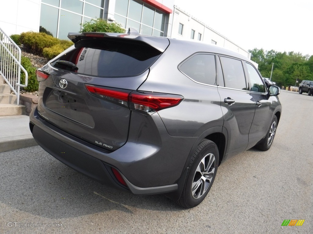 2021 Highlander XLE AWD - Magnetic Gray Metallic / Black photo #19