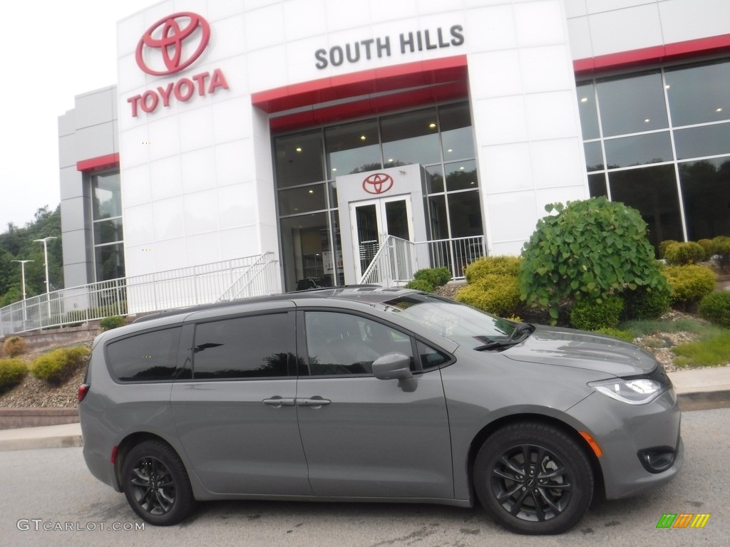 2020 Pacifica Launch Edition AWD - Ceramic Grey / Black photo #2