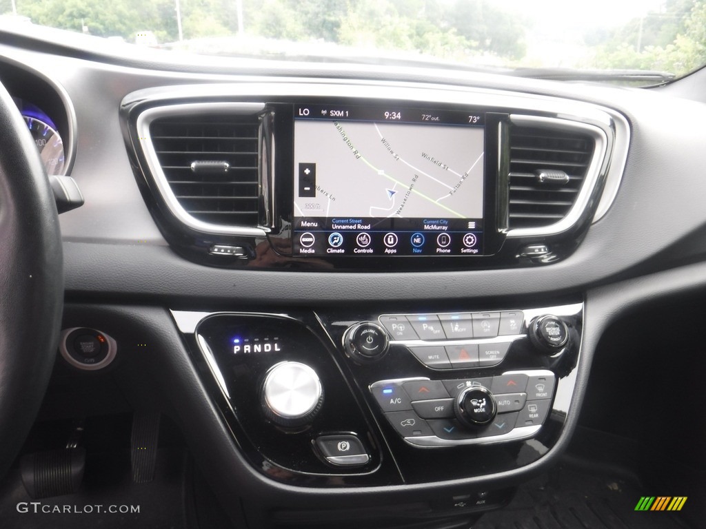 2020 Chrysler Pacifica Launch Edition AWD Controls Photo #146178238