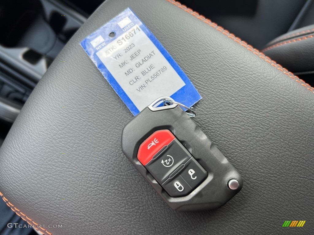 2023 Jeep Gladiator Mojave 4x4 Keys Photos
