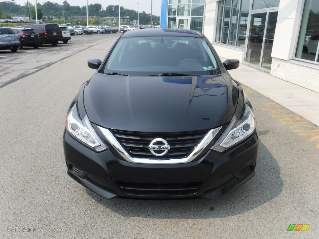 2017 Altima 2.5 S - Super Black / Charcoal photo #5