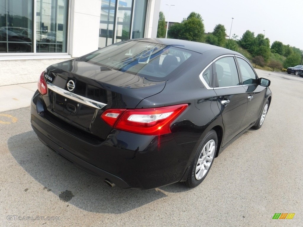 2017 Altima 2.5 S - Super Black / Charcoal photo #9