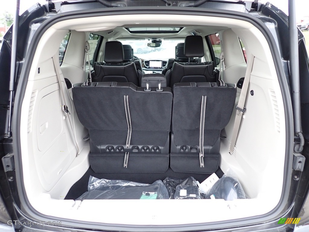 2023 Chrysler Pacifica Hybrid Limited Trunk Photo #146185203