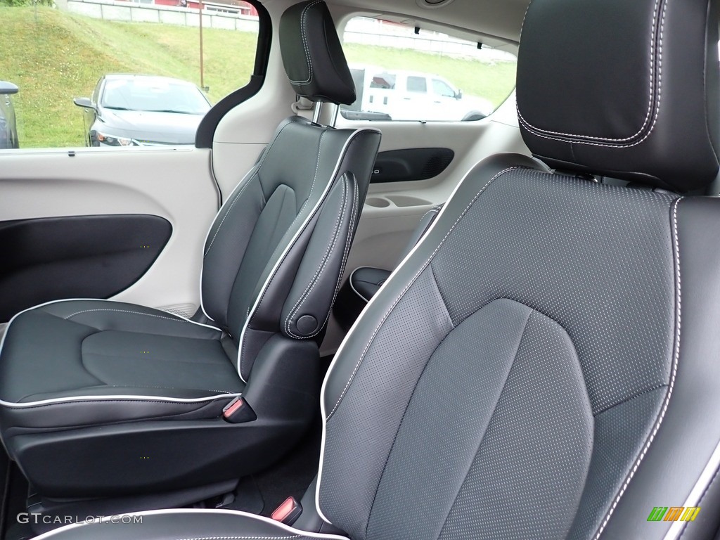 Black Interior 2023 Chrysler Pacifica Hybrid Limited Photo #146185368