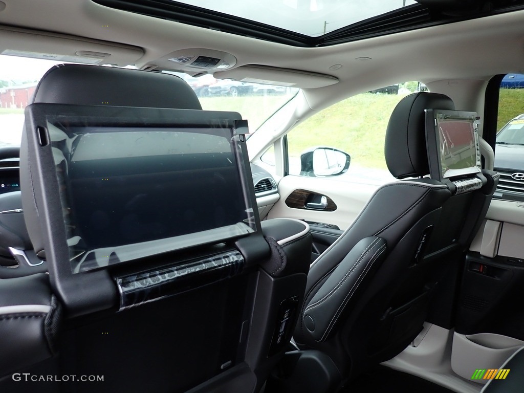 2023 Chrysler Pacifica Hybrid Limited Entertainment System Photo #146185395