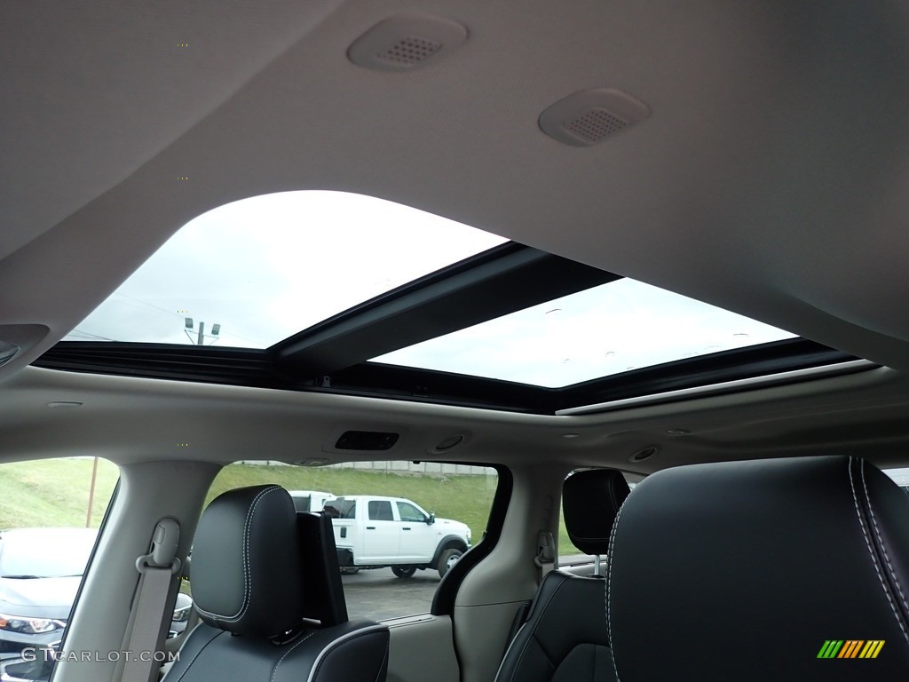 2023 Chrysler Pacifica Hybrid Limited Sunroof Photos