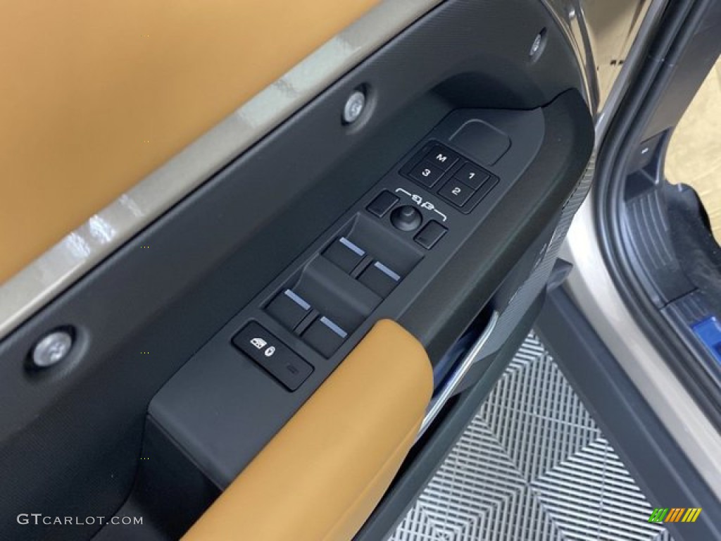 2023 Land Rover Defender 110 V8 Door Panel Photos