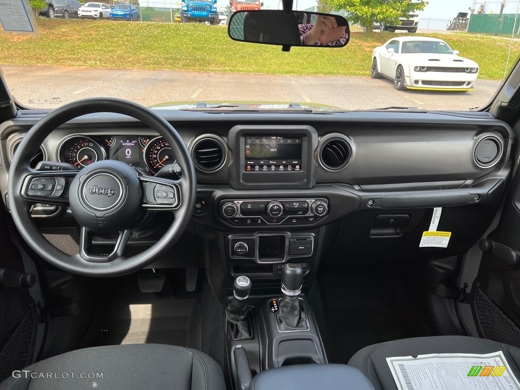 2023 Jeep Gladiator Sport 4x4 Black Dashboard Photo #146186991