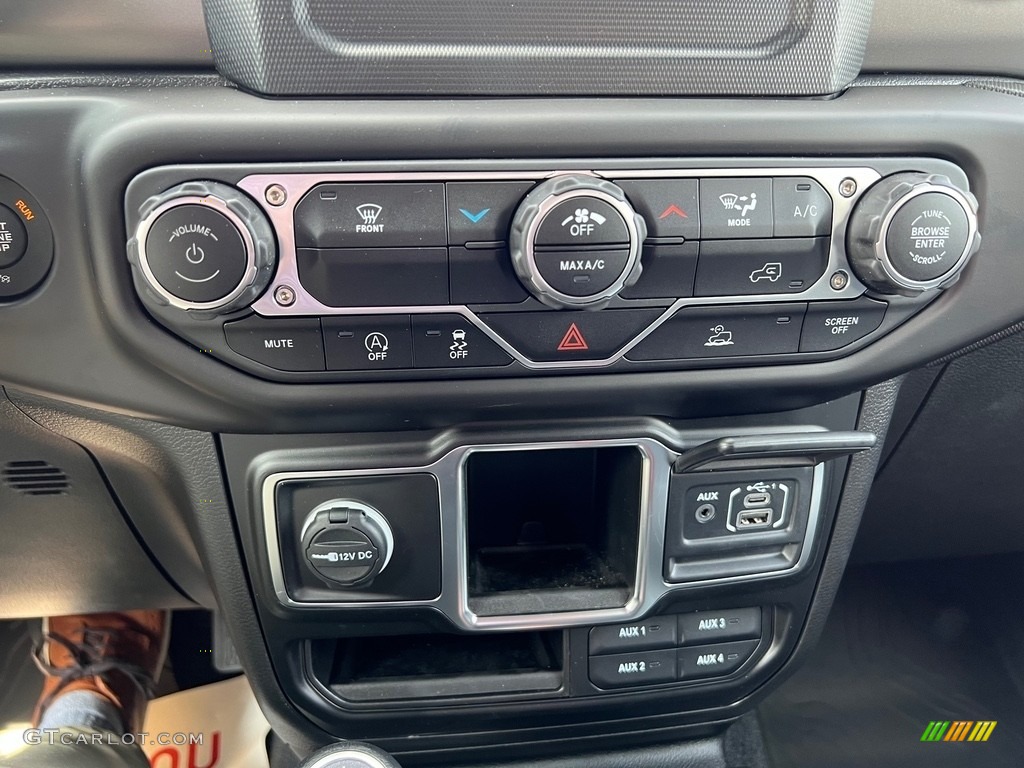 2023 Jeep Gladiator Sport 4x4 Controls Photo #146187117