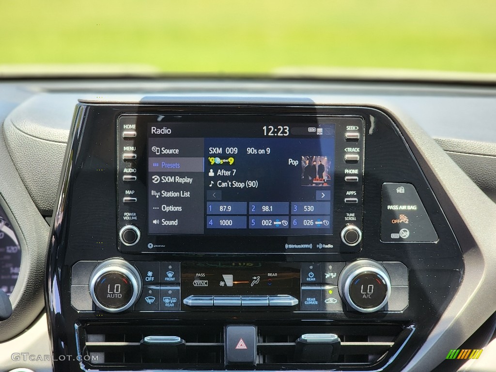 2020 Toyota Highlander LE AWD Controls Photo #146188014