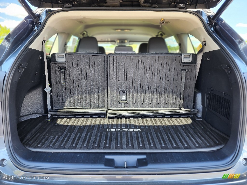 2020 Toyota Highlander LE AWD Trunk Photos