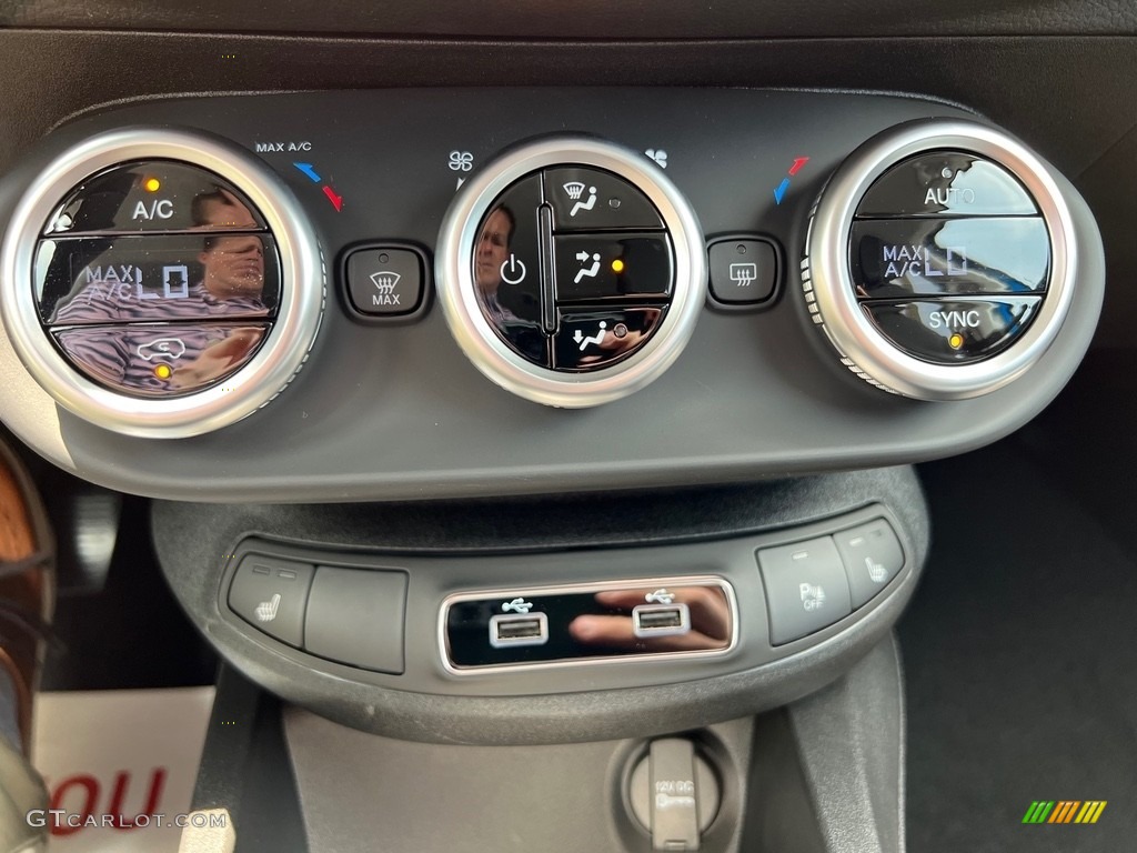 2023 Fiat 500X Sport AWD Controls Photos
