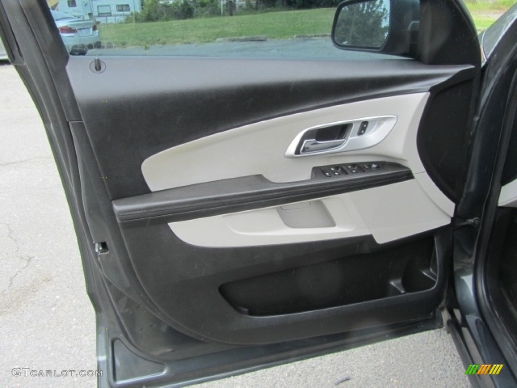 2017 Chevrolet Equinox LS Light Titanium/Jet Black Door Panel Photo #146190485