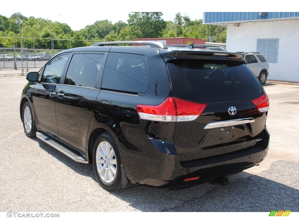 2014 Sienna XLE - Black / Bisque photo #3