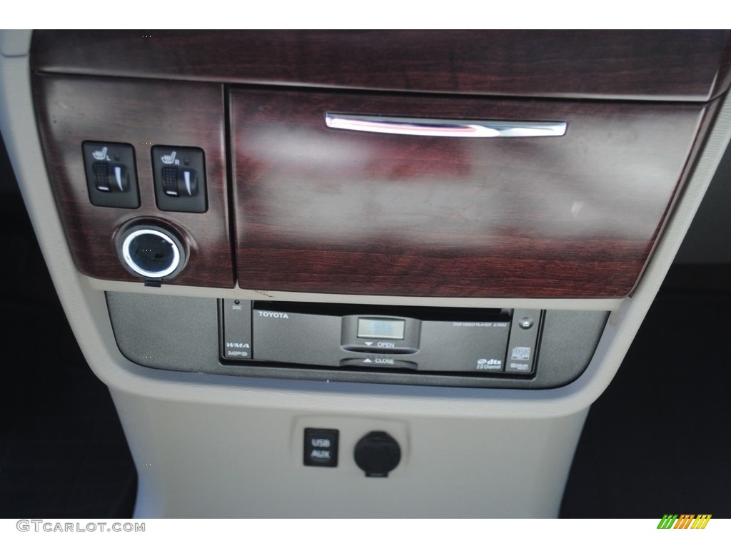 2014 Sienna XLE - Black / Bisque photo #20