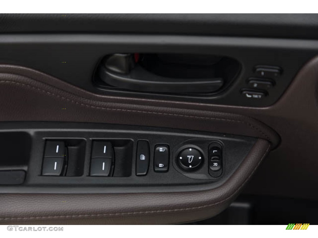 2019 Honda Odyssey Touring Mocha Door Panel Photo #146194467