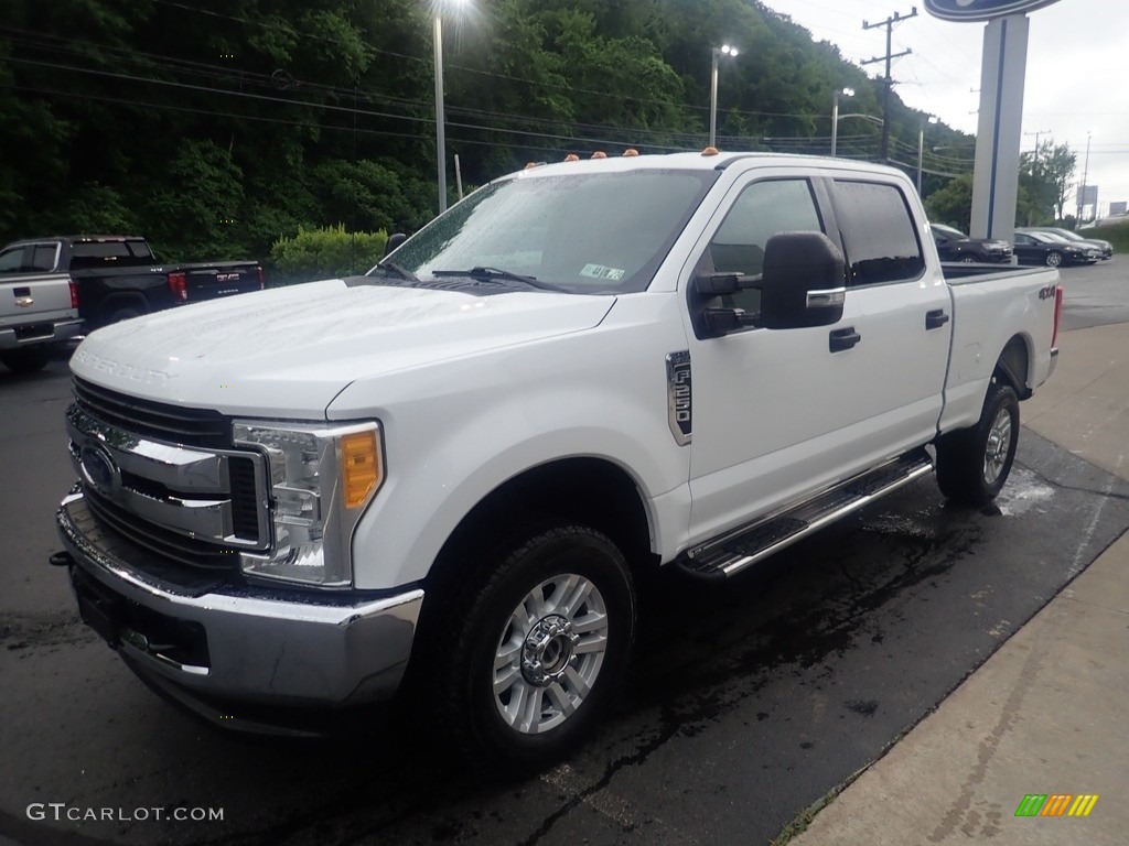 2017 F250 Super Duty XLT Crew Cab 4x4 - Oxford White / Medium Earth Gray photo #6