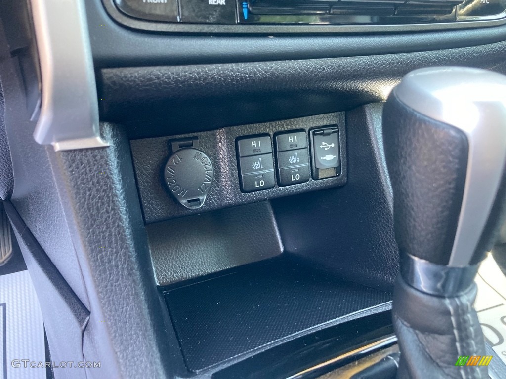 2019 Corolla L - Galactic Aqua Mica / Black photo #34