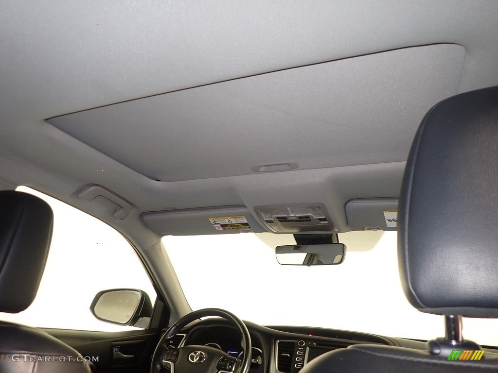 2019 Highlander XLE AWD - Blizzard Pearl White / Black photo #3