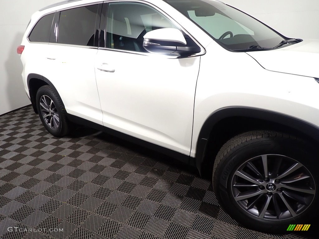 2019 Highlander XLE AWD - Blizzard Pearl White / Black photo #6