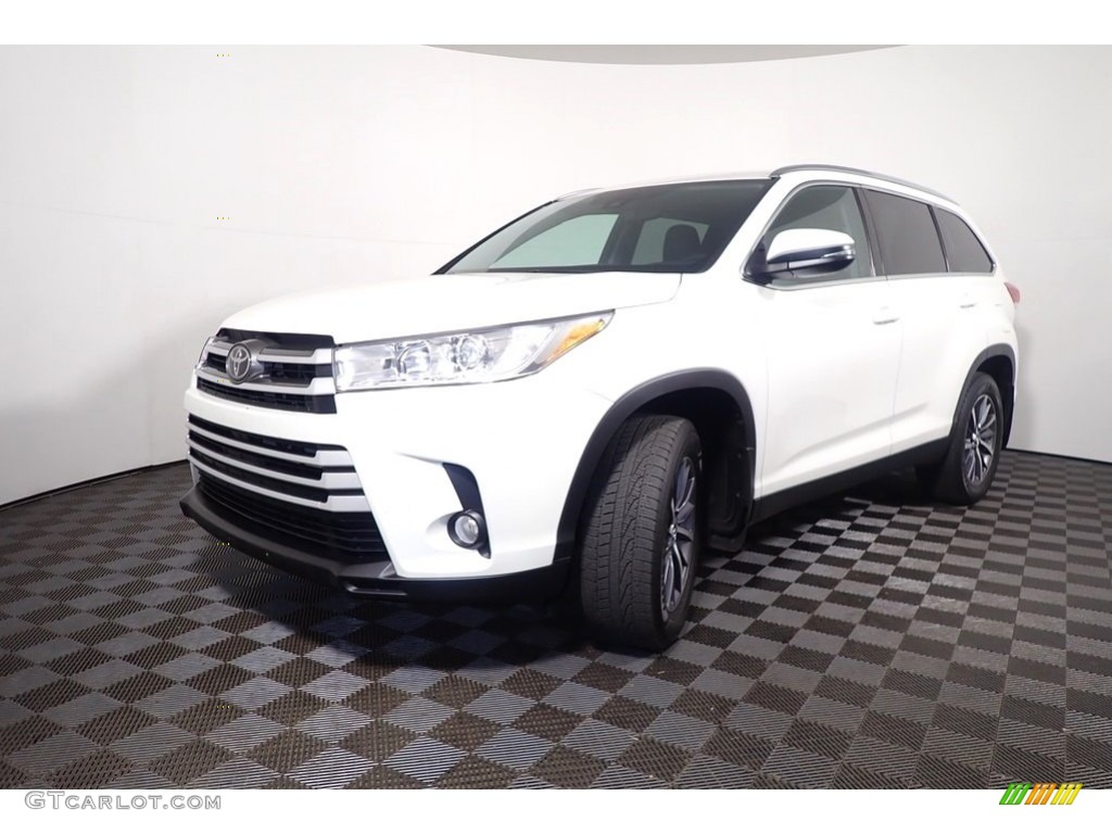 2019 Highlander XLE AWD - Blizzard Pearl White / Black photo #10