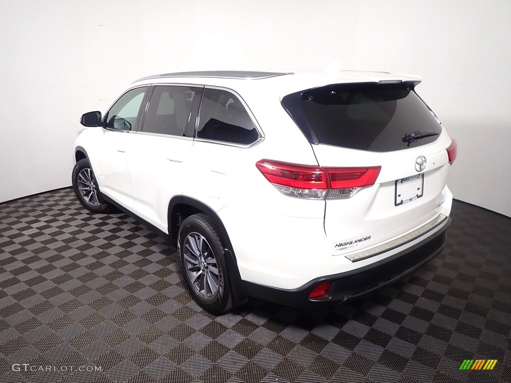 2019 Highlander XLE AWD - Blizzard Pearl White / Black photo #13