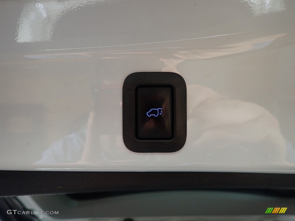 2019 Highlander XLE AWD - Blizzard Pearl White / Black photo #16