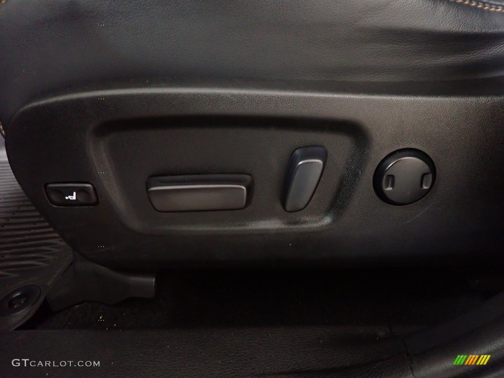 2019 Highlander XLE AWD - Blizzard Pearl White / Black photo #23