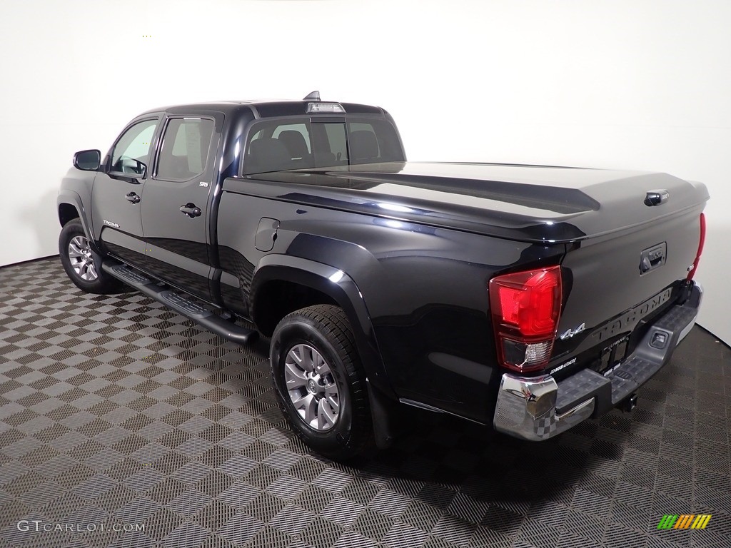 2018 Tacoma SR5 Double Cab 4x4 - Midnight Black Metallic / Cement Gray photo #10