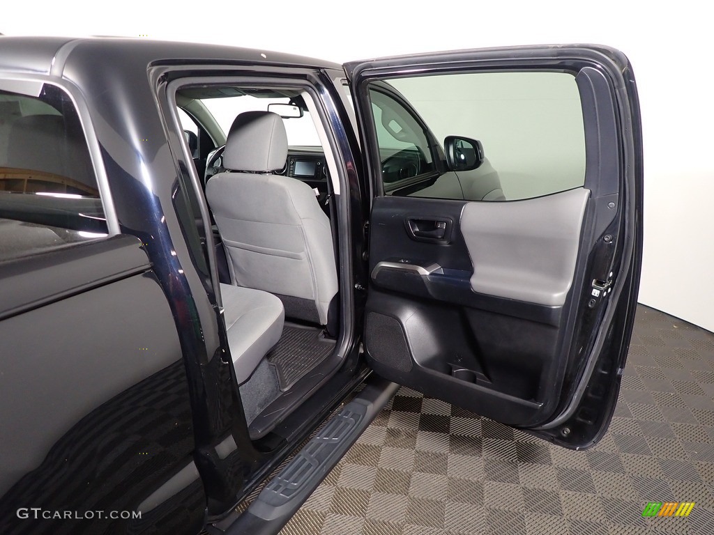 2018 Tacoma SR5 Double Cab 4x4 - Midnight Black Metallic / Cement Gray photo #32
