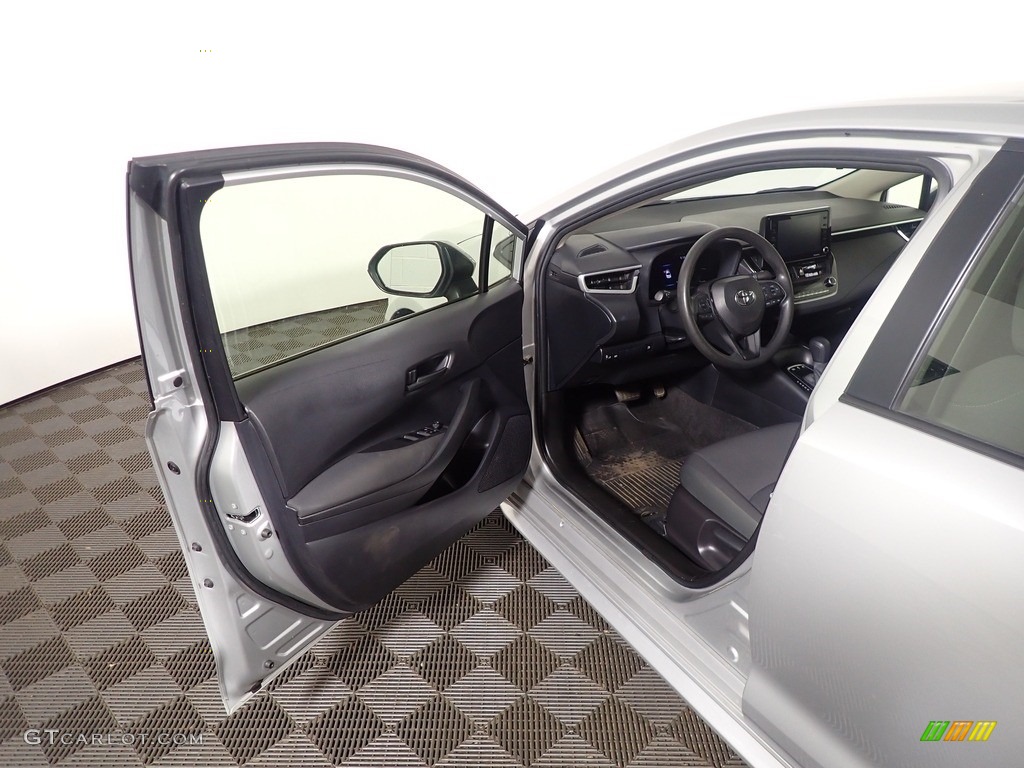 2022 Toyota Corolla LE Hybrid Door Panel Photos