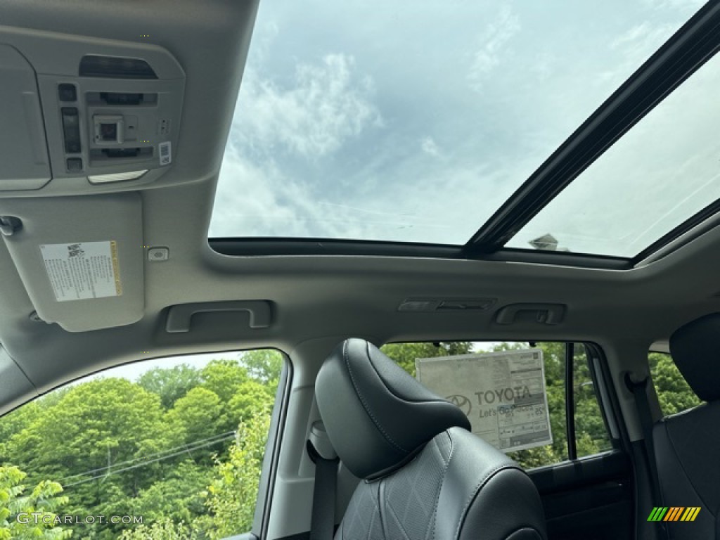 2023 Toyota Highlander Platinum Sunroof Photos