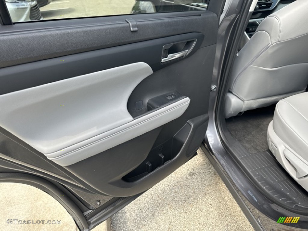 2023 Toyota Highlander XLE AWD Door Panel Photos