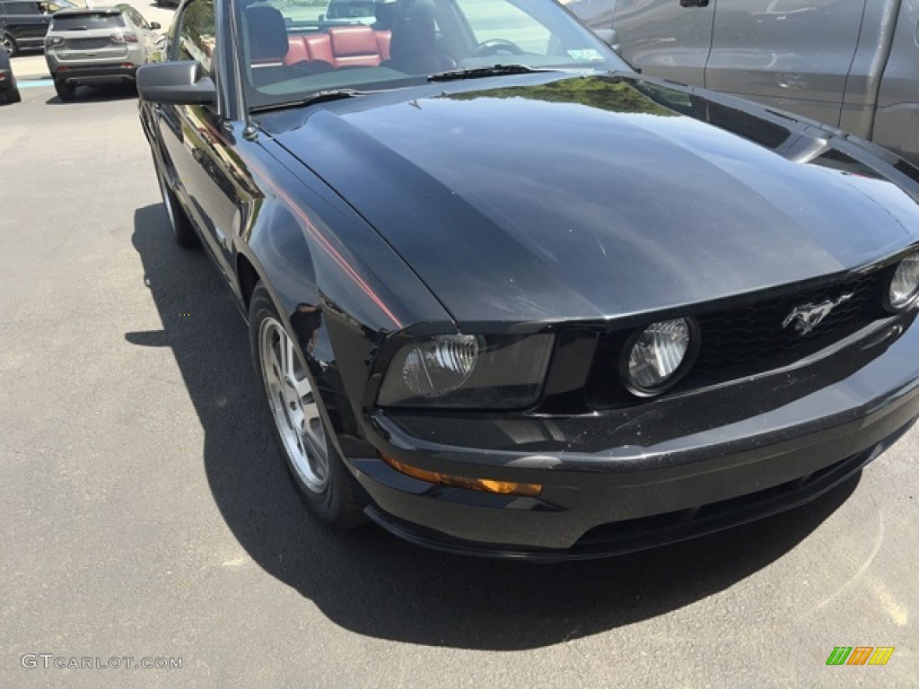 2005 Mustang GT Premium Coupe - Black / Dark Charcoal/Red photo #3