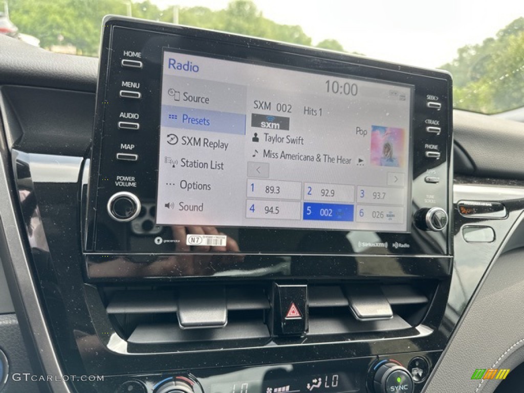 2023 Toyota Camry SE Hybrid Controls Photo #146208657