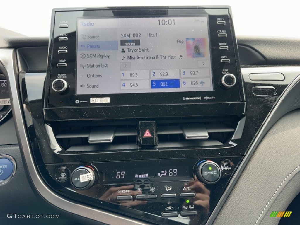 2023 Toyota Camry SE Hybrid Controls Photo #146208840