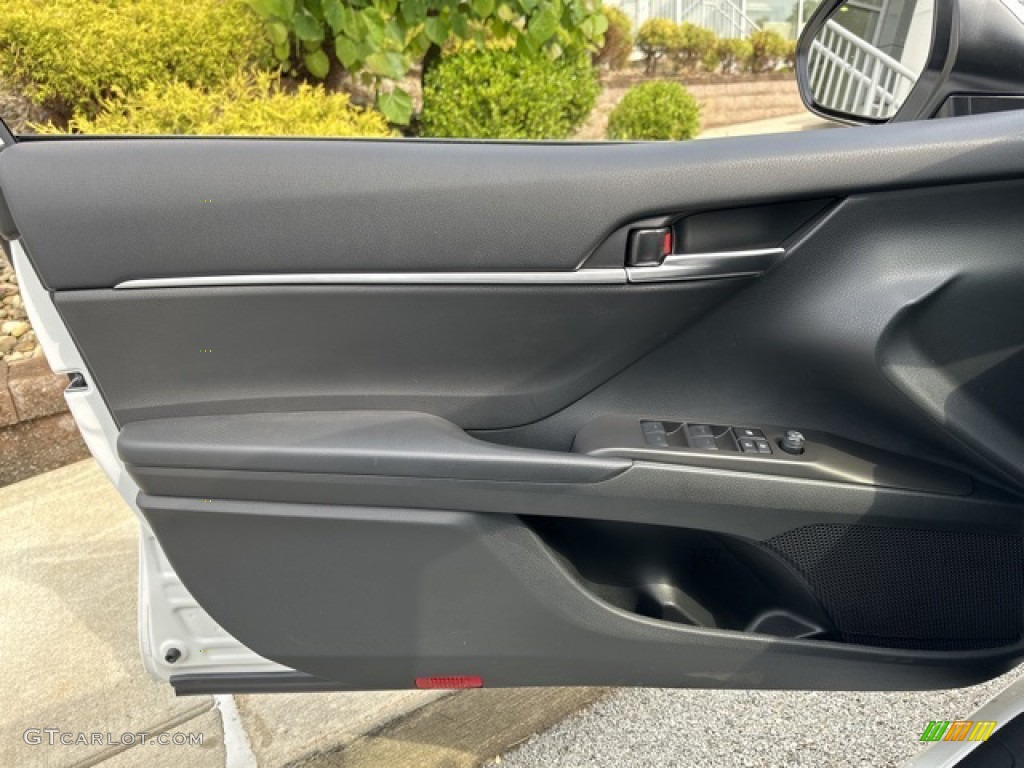 2023 Toyota Camry SE Hybrid Door Panel Photos