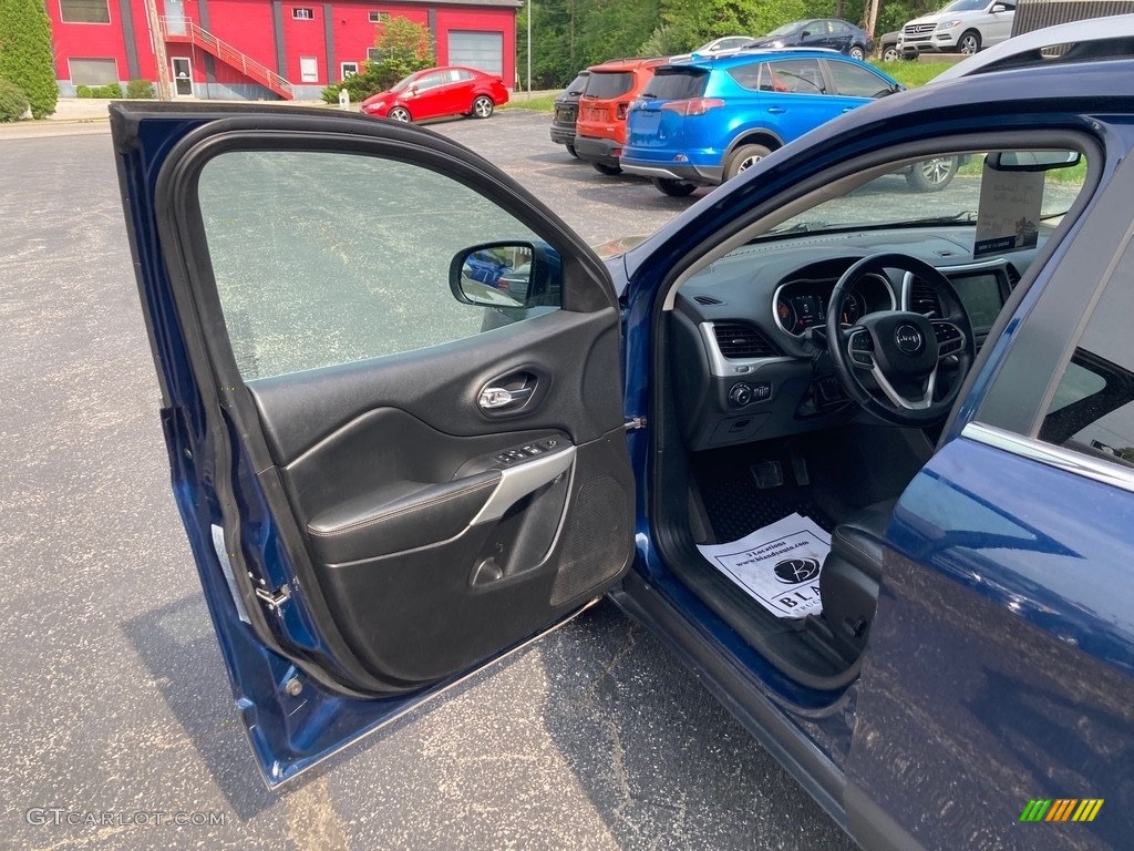 2018 Cherokee Latitude Plus 4x4 - Patriot Blue Pearl / Black photo #8