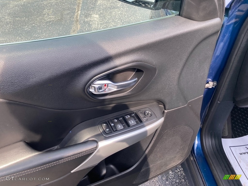 2018 Cherokee Latitude Plus 4x4 - Patriot Blue Pearl / Black photo #11